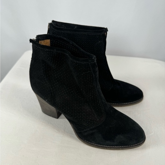 Aquatalia Perforated Suede Bootie in Black Size 8.5 - Picture 2 of 8